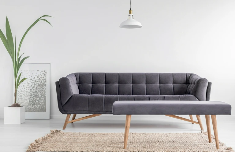 Szara sofa